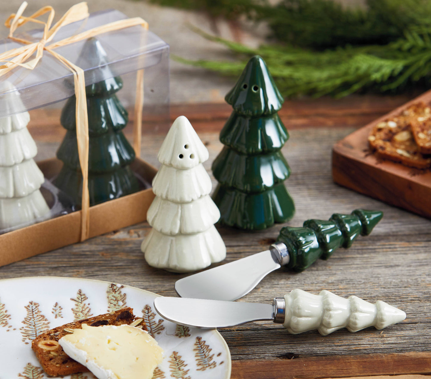 Wilde Pine Tree Spreader Cream Earthenware Christmas