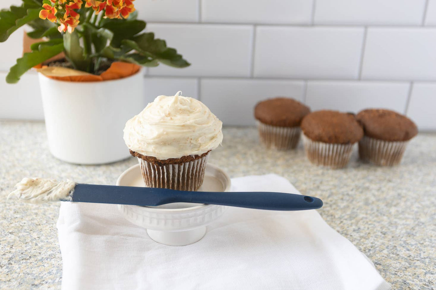 Fox Run Navy Silicone Icing Spatula, Spreader, 9"