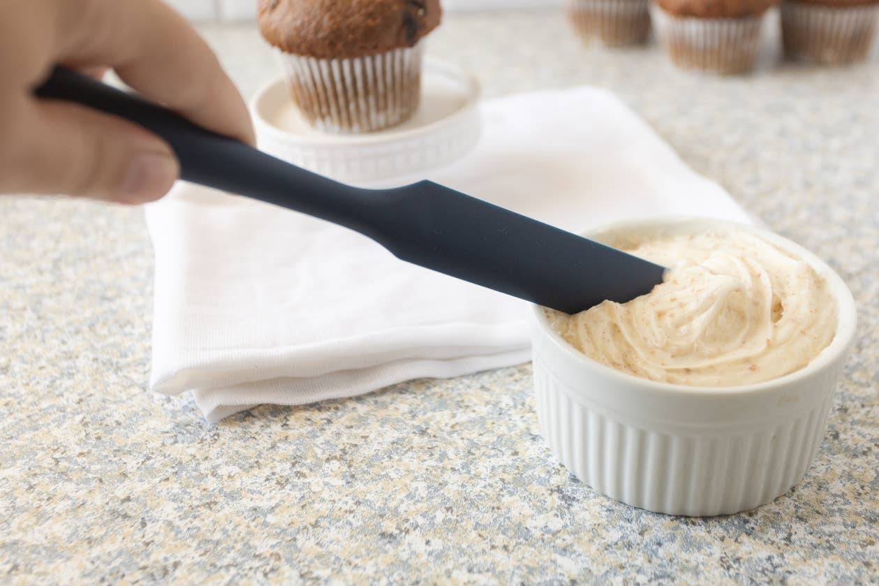 Fox Run Navy Silicone Icing Spatula, Spreader, 9"